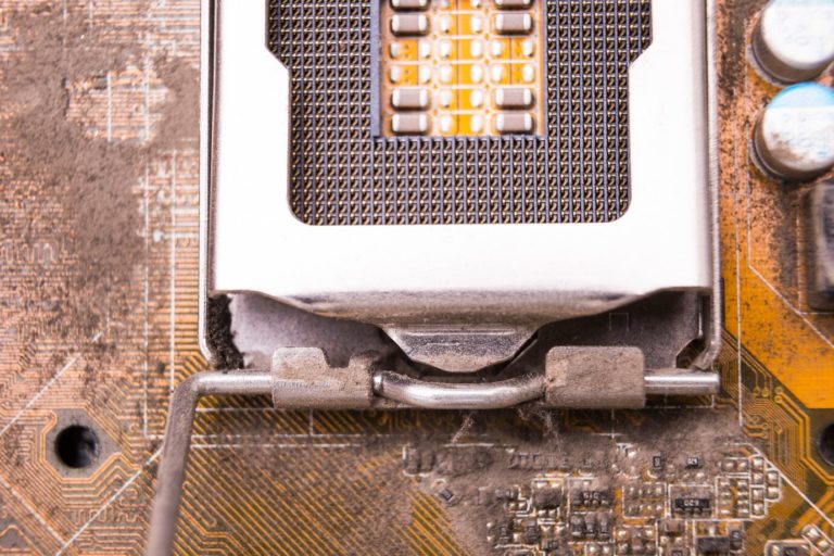 Kaj so SSD diski in kakšne so njihove prednosti pred ostalimi diski